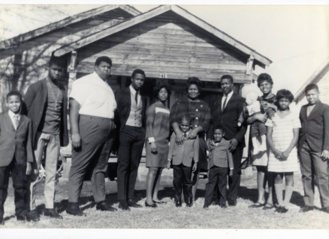 Stuearts during 1960s
Robbie,Carl,Paul, LT Jr., Patrica, Annie Ruth, Kenneth, LT Sr., Joseph,Gloria,Donald (Don-Don, Eloise,Tony,and not shown in pic is Michael which Annie was expecting him in this picture